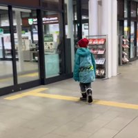 パパを迎えに駅へ