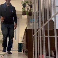 近づくお父さん