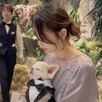 完全に目をつぶってます