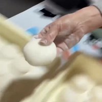 大切そうに持たれるお餅