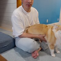 お膝から降ろそうとしても…