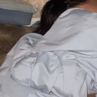 布団から落ちる男の子