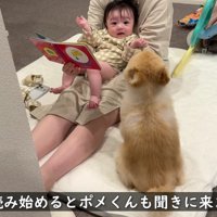 隣に座って真剣に聞く