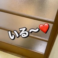 ドアのガラスに映る犬のシルエット