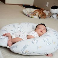 遠くから見守るまるくん