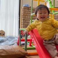 ご機嫌で遊び続ける女の子