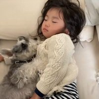 一緒に寝るトトちゃんと女の子7