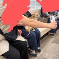 記念撮影中の微笑ましい光景