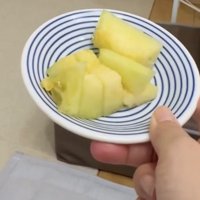皿に盛られたメロン