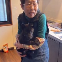 歌い続けるお母さん