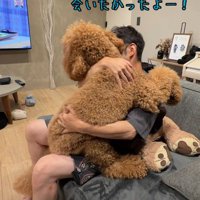 パパも思わず抱き返す