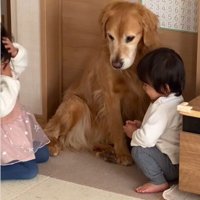 2人の間を通って…