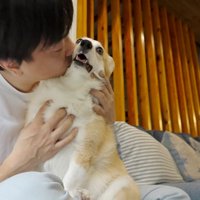 しつこくチューされても離れません