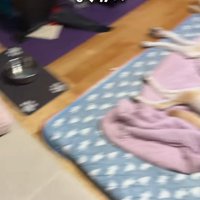 隣を見たら…
