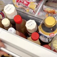 冷蔵庫を閉める途中