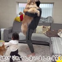 「私が抱っこしてあげる！」