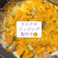 鍋に入った複数の野菜