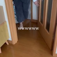 ドアを開ける飼い主