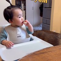 梨を食べるZIGGYくんと男の子8