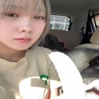 バナナを食べる女性1