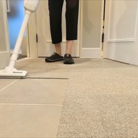 掃除機をかけ始めると…