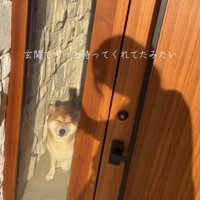 ドアの向こうに長三郎くんが！