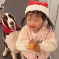 サンタごっこをするププくんと女の子9