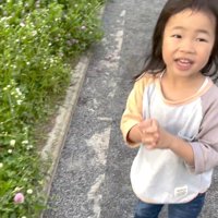 お花に触れている時に痛がると…