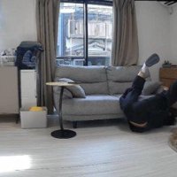 バランスを崩して落下