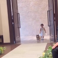 女の子も堂々と入場！