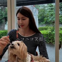 ごはんを食べるまるるちゃん