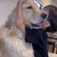 愛情溢れる優しいハグ