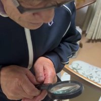 「どれどれ…」