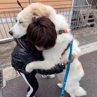 目を細めるそら君