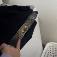 オオカミの目元のイラストの服