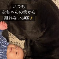 寝転がる子ども