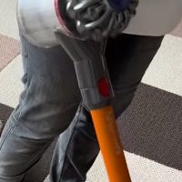 掃除をする飼い主