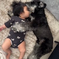 抱きしめながら腕枕