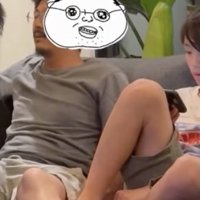 お父さんがテレビを見ていると…