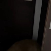 押しても開かない…