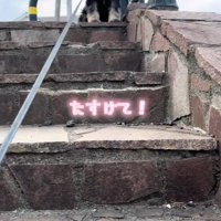 「無理！怖くて下りられない…」