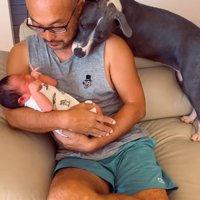 パパの背後からハリーくんを見守るゆめちゃん