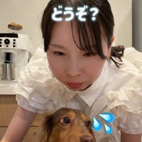 困惑顔で見つめる…