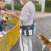 楽しそうに遊び続ける女の子
