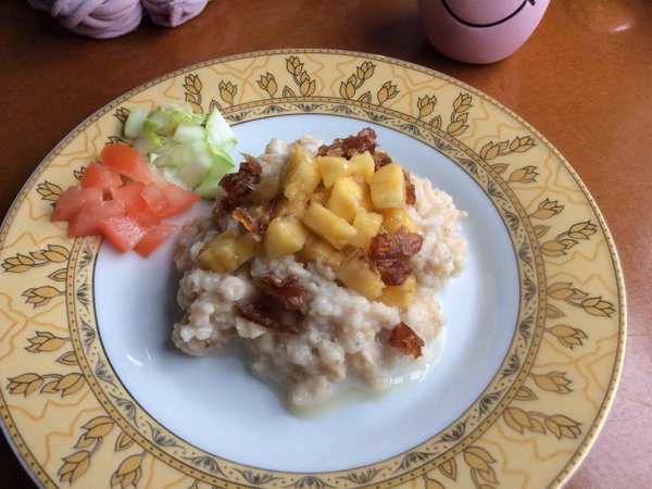 ヘルシー朝食〜デーツとバナナのオートミール