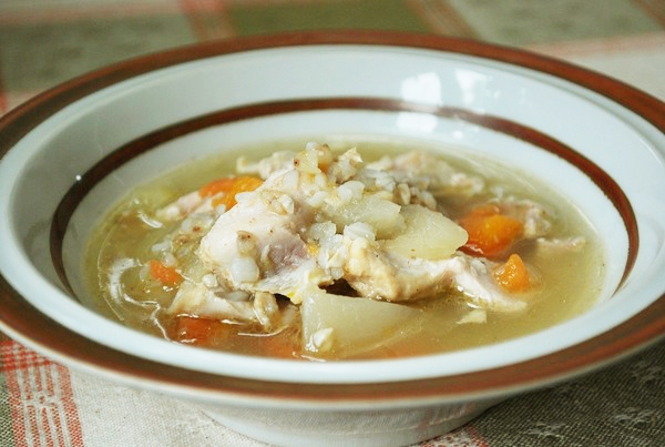 鶏肉と蕎麦の実のスープ