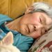 『92歳のおばあちゃん』と『12歳の老犬』がふたりで仲良くお昼寝→いつまでも見ていたい『日常の1枚』に反響「素敵」「幸せな気持ちになる」
