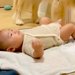 お風呂に入っている間『大型犬に赤ちゃんを見てもらった』結果→『大丈夫かな』と覗くと…素敵すぎる光景が149万再生「頼れる」「優しすぎ」