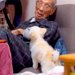 95歳のおじいちゃんが退院、3週間ぶりに再会した犬が…『想像以上の反応』に涙が止まらないと話題「表情で泣いた」「健気すぎる」と2万再生