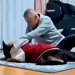 大型犬を実家に預けたら、おじいちゃんとふたりきりでお留守番することになり…ずっと見ていたくなる『尊い光景』に反響「和んだ」「幸せな日常」